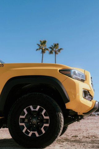 现代瑞纳如何成功启动？成功启动后车辆需要进行哪些检查？