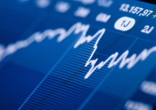 如何运用期权保值与套利技术？技术应用中有哪些要点？