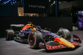 上海车展里的广汽本田烨 GT，展示了华为光场屏的新用法