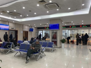 上海二手房交易中心乌泱泱挤满人，感受楼市“小阳春”｜新春走基层