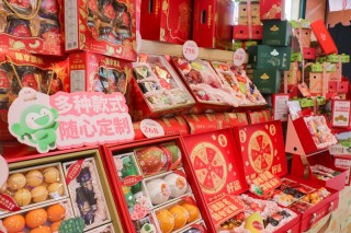 百果园上新非遗联名木版年画春节礼盒，推出“社交送礼”与“礼品无忧送”服务