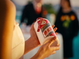 贵州茅台年报：净利同比增15.38%，系列酒营收站稳200亿