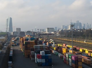 美欧因格陵兰岛归属争端升级，全球股市应声下跌