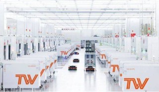 手握400亿元现金，四川硅王打出抗跌底牌