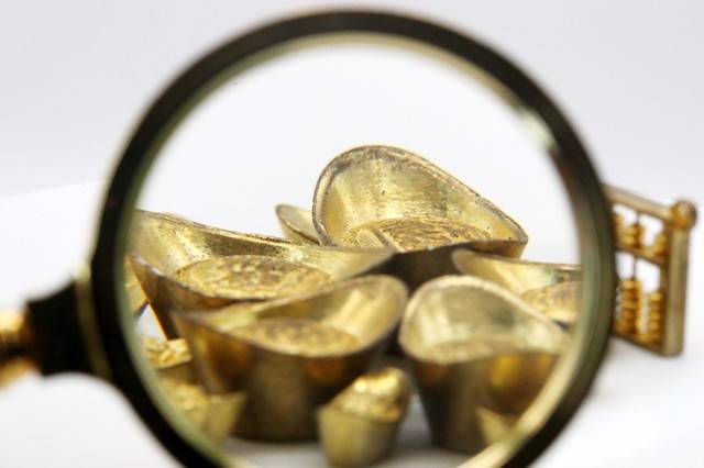 如何在投资中合理配置炒黄金和炒股的资金？这种配置方式存在哪些风险？  第1张