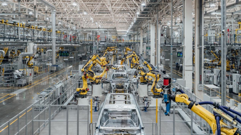 问界销冠天团再放大招！1.5万补贴延期，2026前下单都划算？  第2张