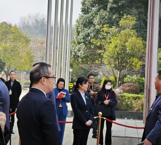 2026年茅台经销商大会将召开:各省经销商入场,董事长陈华等高管门口欢迎 第1张 2026年茅台经销商大会将召开:各省经销商入场,董事长陈华等高管门口欢迎 第1张