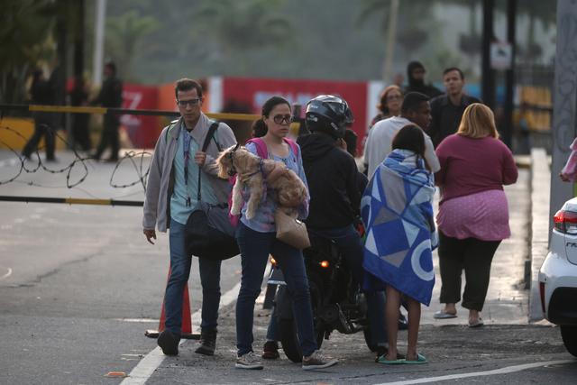 第1现场|遭袭后的委内瑞拉:药店排队、油站关闭、民众集会抗议 第11张 第1现场|遭袭后的委内瑞拉:药店排队、油站关闭、民众集会抗议 第11张
