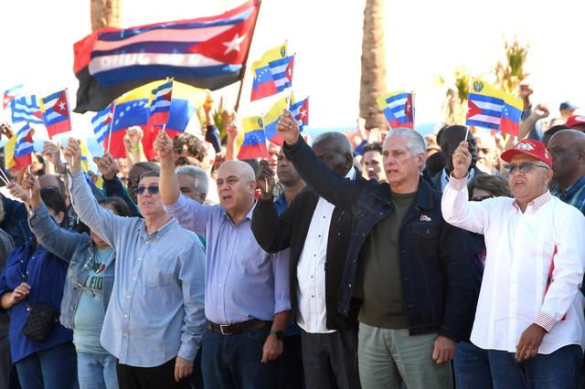 第1现场|遭袭后的委内瑞拉:药店排队、油站关闭、民众集会抗议 第19张 第1现场|遭袭后的委内瑞拉:药店排队、油站关闭、民众集会抗议 第19张