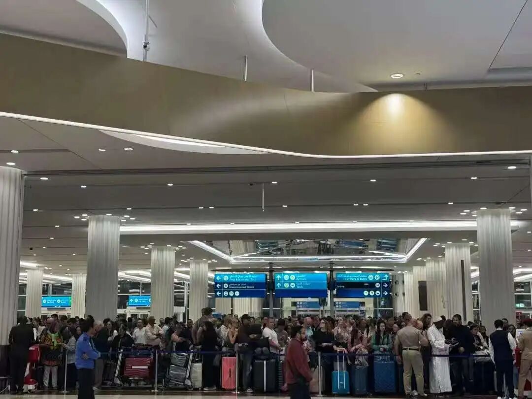 滞留迪拜6天,7次航班取消,一名中国游客咬牙买下54000元机票 第1张 滞留迪拜6天,7次航班取消,一名中国游客咬牙买下54000元机票 第1张