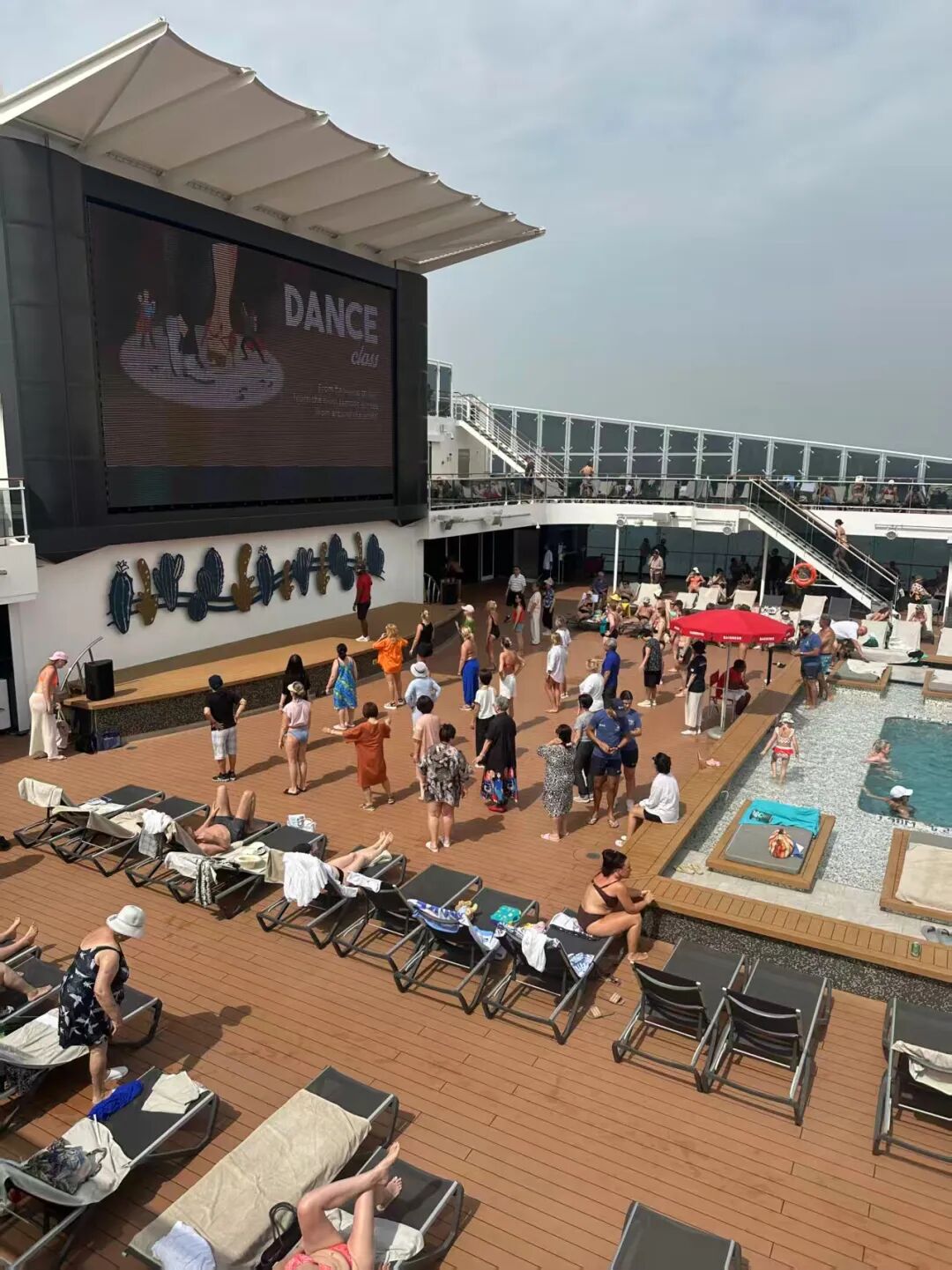 滞留迪拜6天,7次航班取消,一名中国游客咬牙买下54000元机票 第2张 滞留迪拜6天,7次航班取消,一名中国游客咬牙买下54000元机票 第2张